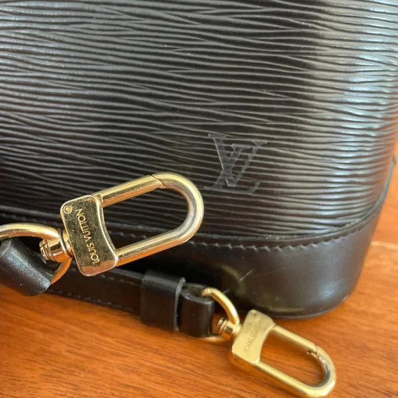 Louis Vuitton Alma in Black Epi - Picture 7 of 9